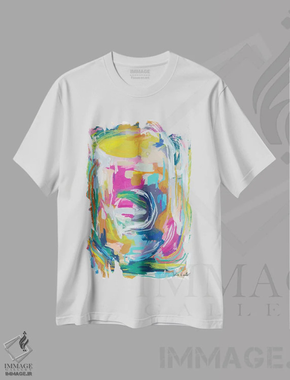 تیشرت سفید طرح دار اتفاق خوش غیرمنتظره اثر جولیا بادو | immage.ir