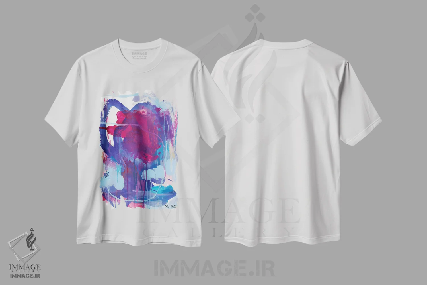تیشرت سفید طرح دار چه خبر اثر جولیا بادو | immage.ir