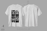تیشرت سفید طرح دار لوگوهای چکیده شنل و دیگر طرح ها، هنر دیجیتال سیاه و سفید اثر جولی شریبر | immage.ir