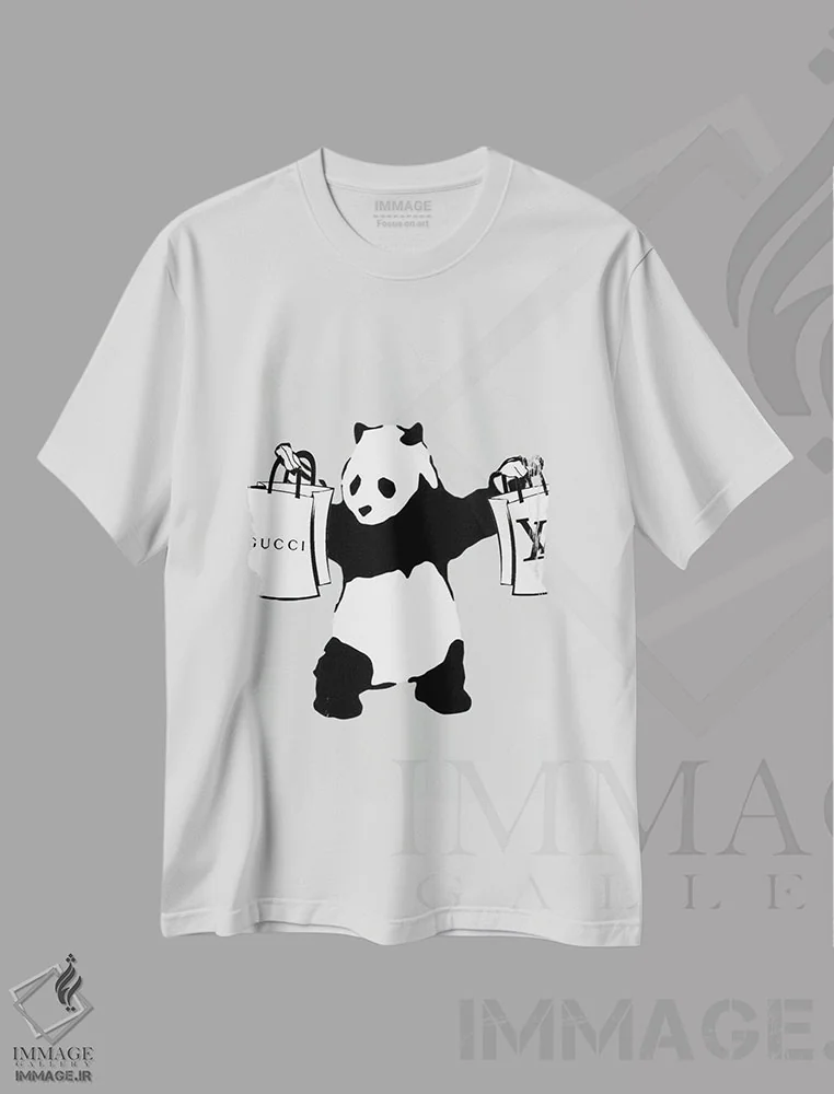 تیشرت سفید طرح دار پاندای مسلح با گوچی و لویی ویتون، هنر دیجیتال سیاه و سفید اثر جولی شریبر | immage.ir
