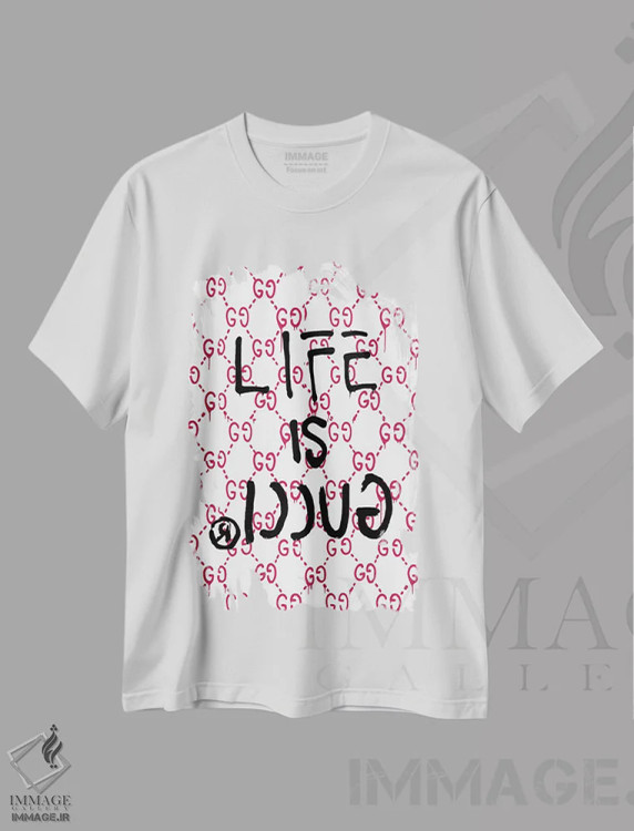 تیشرت سفید طرح دار لوگوی "زندگی گوچی است"، هنر دیجیتال اثر جولی شریبر | فروشگاه ایماژ