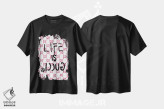 تیشرت مشکی طرح دار لوگوی "زندگی گوچی است"، هنر دیجیتال اثر جولی شریبر | immage.ir