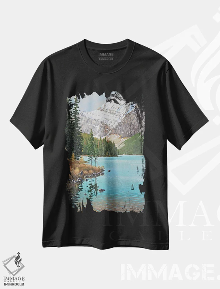 تیشرت مشکی طرح دار یک صبح زیبای پاییزی، دکور کلبه و لژ اثر جیک وندن برینگک | فروشگاه ایماژ