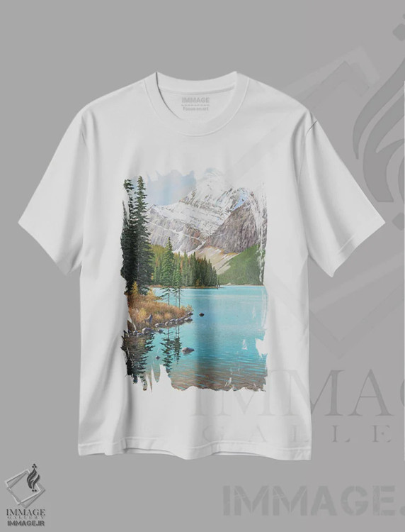 تیشرت سفید طرح دار یک صبح زیبای پاییزی، دکور کلبه و لژ اثر جیک وندن برینگک | immage.ir