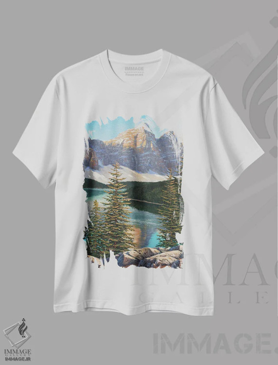 تیشرت سفید طرح دار طلوع کوهستانی، دکور کلبه و لژ اثر جیک وندن برینگک | فروشگاه ایماژ