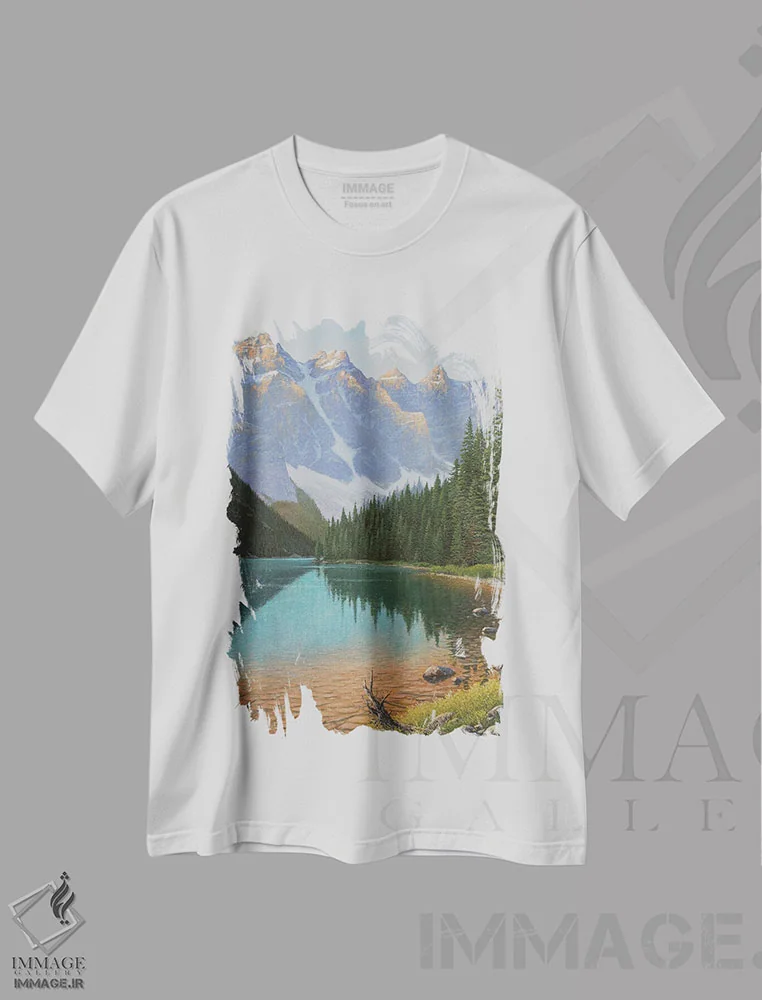 تیشرت سفید طرح دار بازتاب بی زمان، دکور کلبه و لژ اثر جیک وندن برینگک | فروشگاه ایماژ
