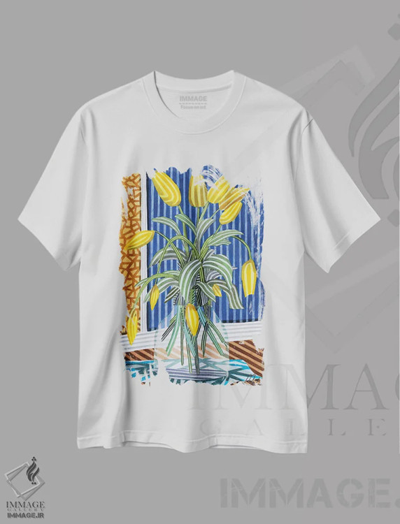 تیشرت سفید طرح دار گلدان با گل های لاله، دکور معاصر اثر خاویر اورتاس | فروشگاه ایماژ