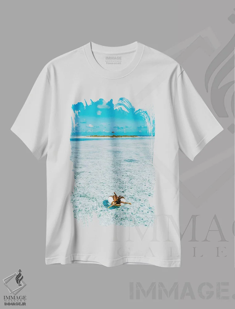 تیشرت سفید طرح دار دختر با حلقه استخر در جزیره مالدیو، مدیوم اثر جیمز وودیکا | فروشگاه ایماژ