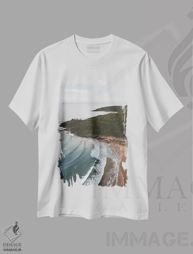 تیشرت سفید طرح دار نمای هوایی ساحل با حال و هوای خاص، مدیوم اثر جیمز وودیکا | فروشگاه ایماژ