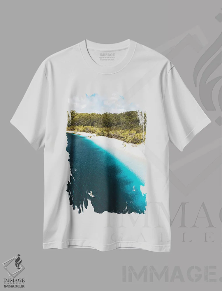 تیشرت سفید طرح دار پدل بُرد سواری در کنار ساحل دریاچه مک کنزی، مدیوم اثر جیمز وودیکا | فروشگاه ایماژ