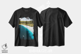 تیشرت مشکی طرح دار پدل بُرد سواری در کنار ساحل دریاچه مک کنزی، مدیوم اثر جیمز وودیکا | immage.ir