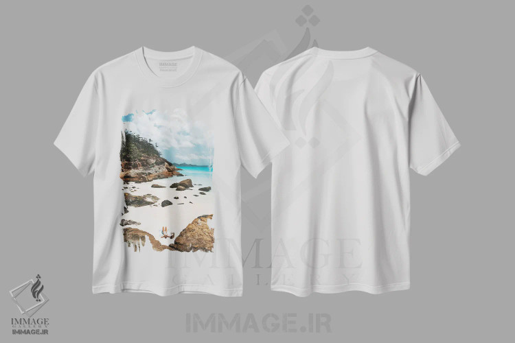 تیشرت سفید طرح دار دختر با بیکینی در حال استراحت در ساحل، مدیوم اثر جیمز وودیکا | immage.ir