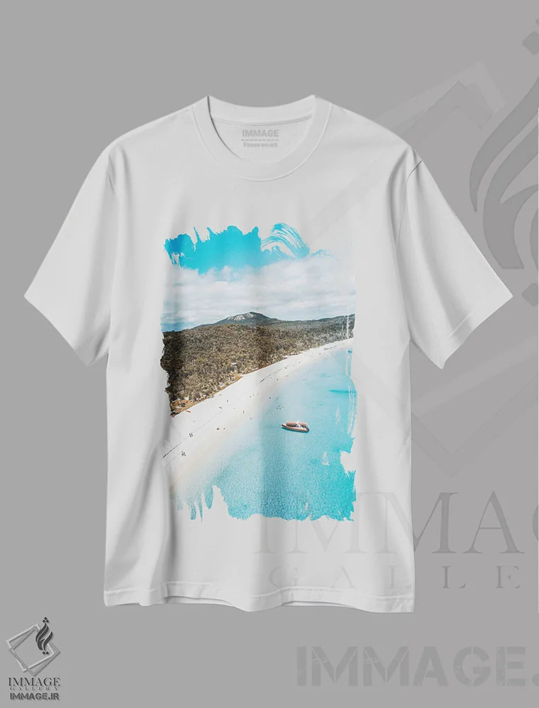 تیشرت سفید طرح دار نمای هوایی ساحل جزیره با آب آبی و شن سفید، مدیوم اثر جیمز وودیکا | immage.ir