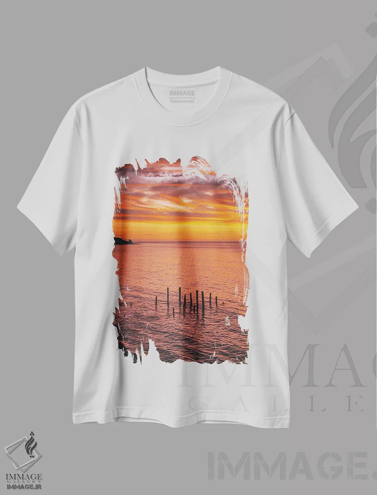تیشرت سفید طرح دار پایه های اسکله در غروب، مدیوم اثر جیمز وودیکا | immage.ir