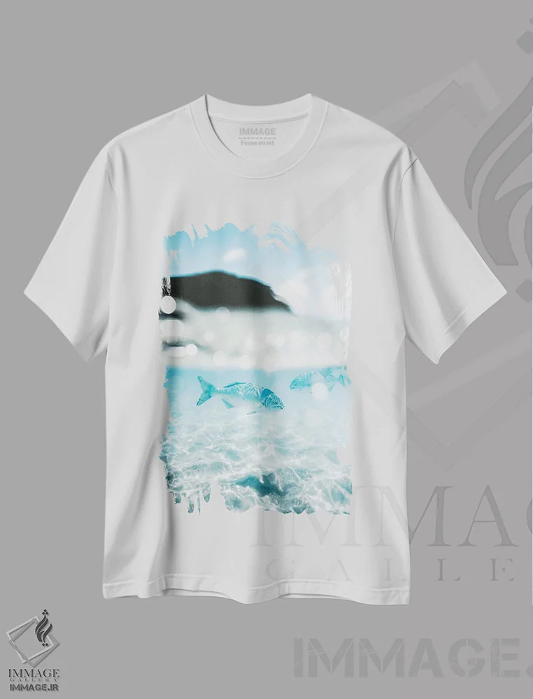 تیشرت سفید طرح دار عکس دوگانه ی زیر و روی آب از ماهی ها، مدیوم اثر جیمز وودیکا | فروشگاه ایماژ
