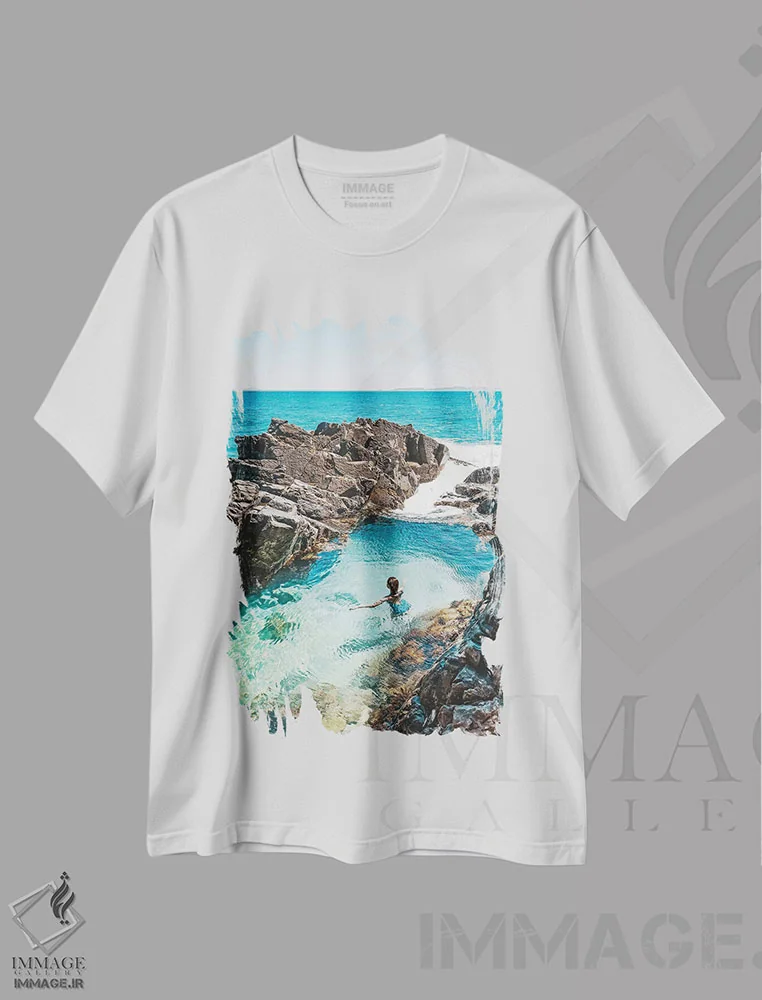 تیشرت سفید طرح دار شناگر در استخرهای افسانه ای، مدیوم اثر جیمز وودیکا | immage.ir