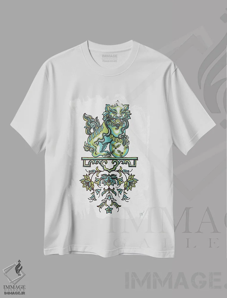 تیشرت سفید طرح دار پودل فو مان II، دکور آسیایی اثر جکی ون توبل | فروشگاه ایماژ