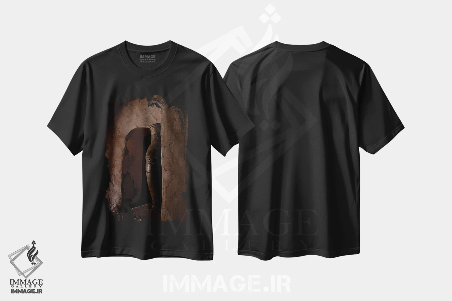 تیشرت مشکی طرح دار آفریقا، مراکش، تلوئت. کوزه بزرگ درون قصبه، عکاسی ماکرو اثر جینز گالری | فروشگاه ایماژ