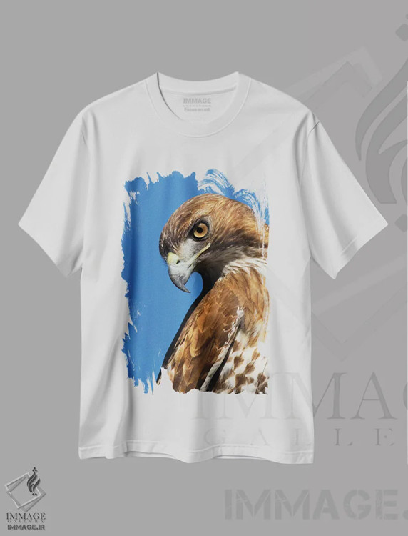تیشرت سفید طرح دار آمریکا، کالیفرنیا. پرتره شاهین شانه قرمز، مدیوم اثر جینز گالری | immage.ir