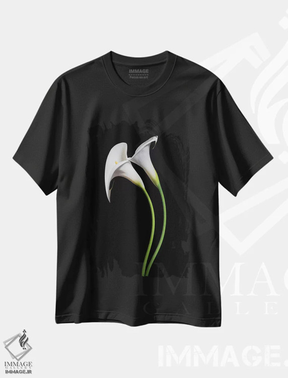 تیشرت مشکی طرح دار آمریکا، کالیفرنیا. دو گل کالا لیلی، مدیوم اثر جینز گالری | immage.ir
