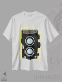 تیشرت سفید طرح دار دوربین قطع متوسط، هنر دیجیتال اثر جیمی متز | immage.ir