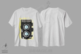 تیشرت سفید طرح دار دوربین قطع متوسط، هنر دیجیتال اثر جیمی متز | immage.ir