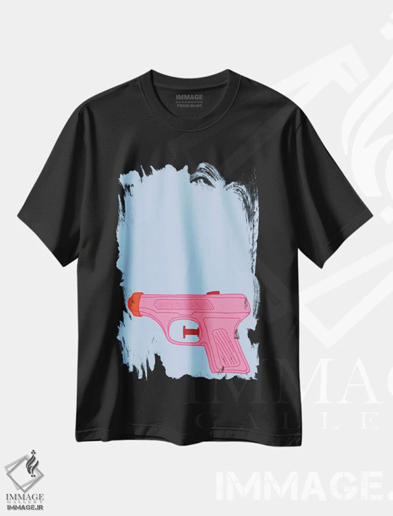تیشرت مشکی طرح دار تفنگ آب پاش صورتی، هنر دیجیتال اثر جیمی متز | immage.ir