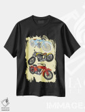 تیشرت مشکی طرح دار سه موتور سیکلت قدیمی زرد، هنر فاخر معاصر اثر جیمی متز | immage.ir
