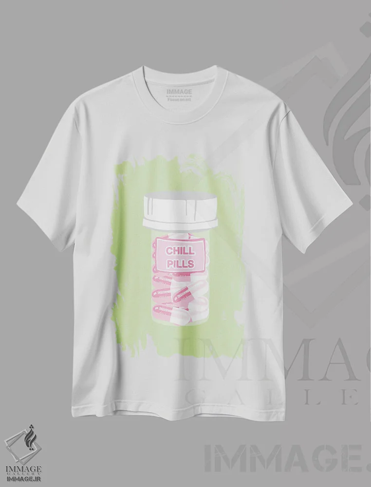 تیشرت سفید طرح دار بطری قرص آرامش سبز نعناعی، هنر فاخر معاصر اثر جیمی متز | immage.ir