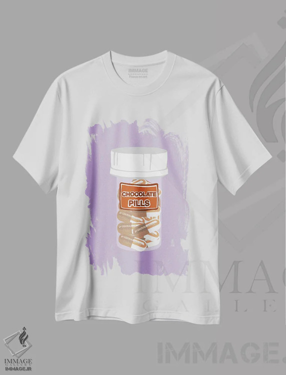 تیشرت سفید طرح دار بطری قرص شکلاتی بنفش کمرنگ، هنر فاخر معاصر اثر جیمی متز | immage.ir