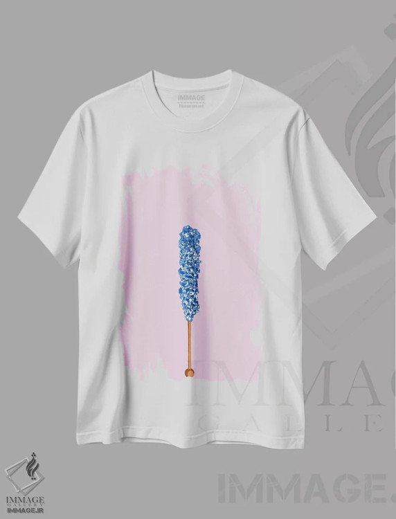 تیشرت سفید طرح دار آبنبات صخره ای آبی و صورتی، هنر فاخر معاصر اثر جیمی متز | immage.ir