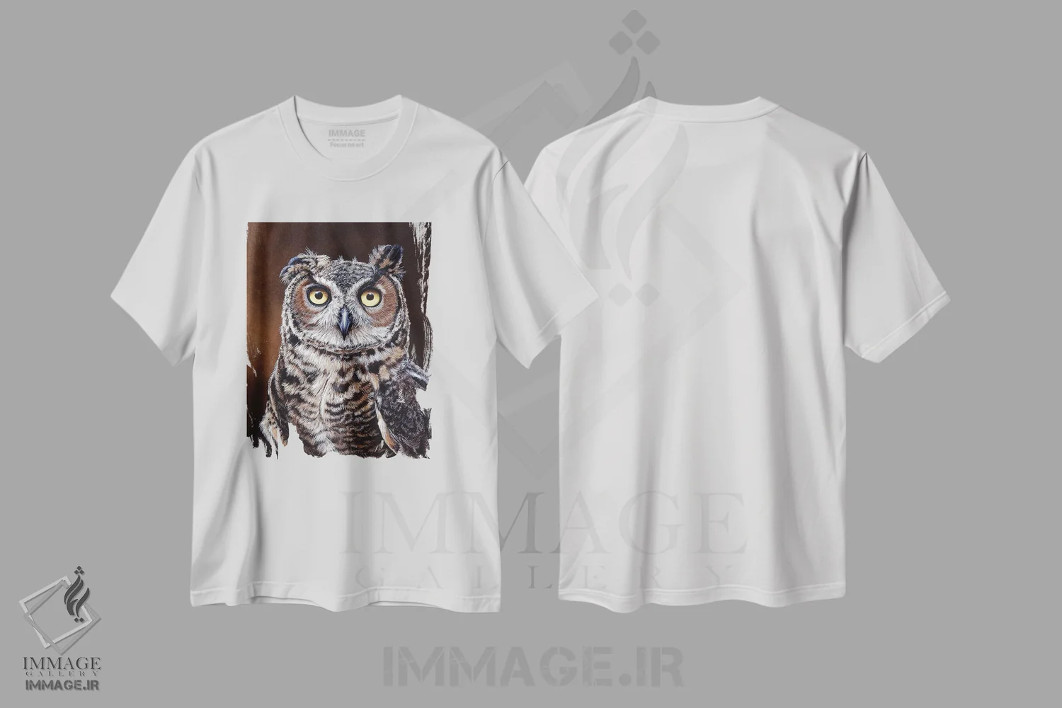 تیشرت سفید طرح دار جغد شاخدار بزرگ، دکور کلبه و لژ اثر جرمی پاول | فروشگاه ایماژ