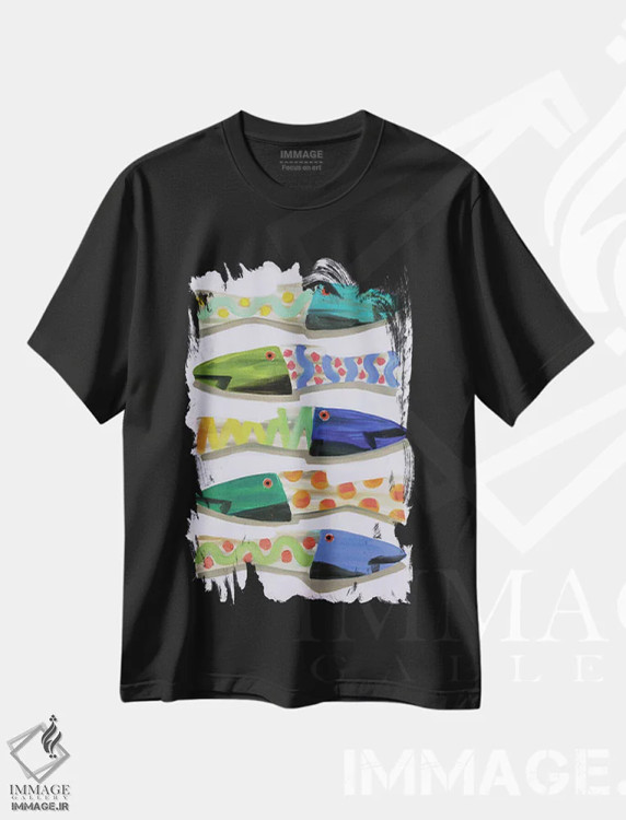 تیشرت مشکی طرح دار ماهی چوبی، تزئینی اثر جنی وستنهوفر | immage.ir