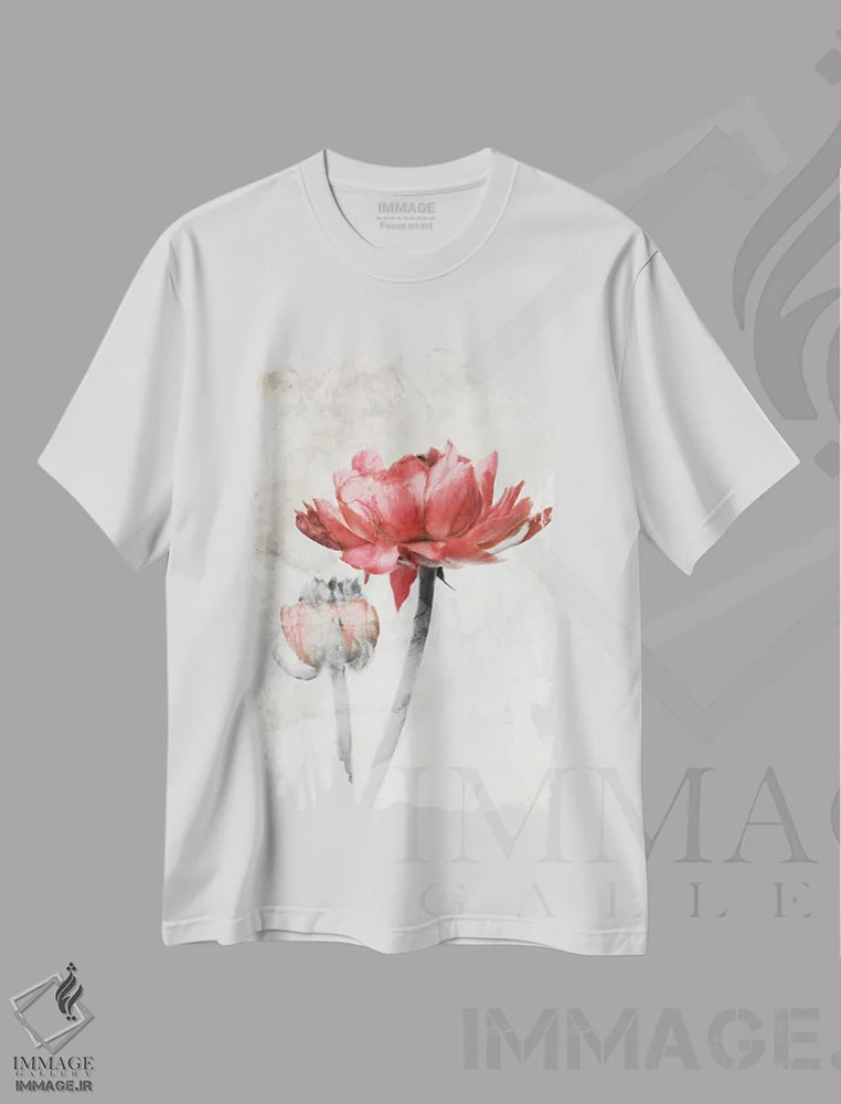 تیشرت سفید طرح دار شکوفه قرمز خیره کننده، دکور معاصر اثر کاترینا جونز | immage.ir