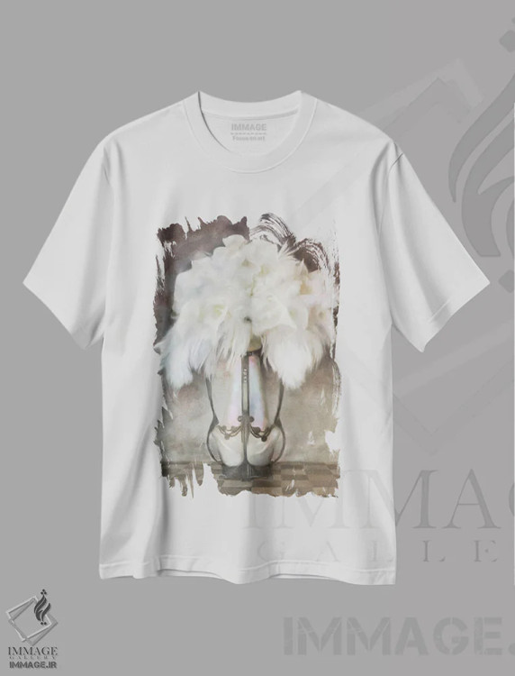 تیشرت سفید طرح دار دسته گل دکوراتیو پر سفید، تزئینی اثر کاترینا جونز | فروشگاه ایماژ