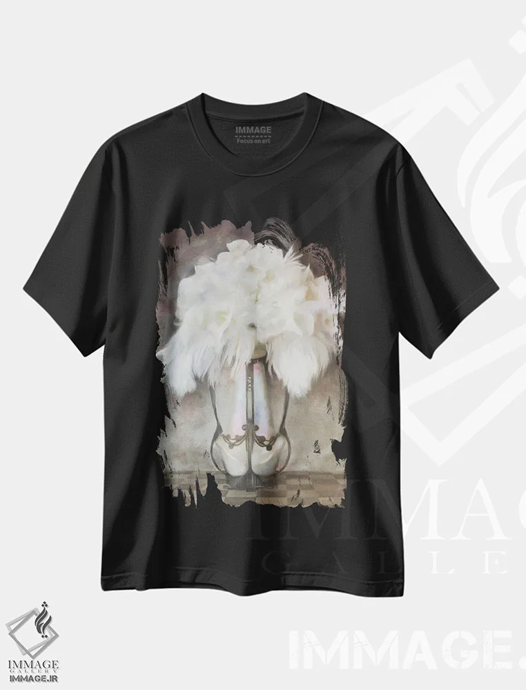 تیشرت مشکی طرح دار دسته گل دکوراتیو پر سفید، تزئینی اثر کاترینا جونز | immage.ir