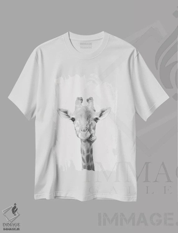 تیشرت سفید طرح دار زرافه های عجیب II، هنر دیجیتال سیاه و سفید اثر کیمبرلی آلن | immage.ir
