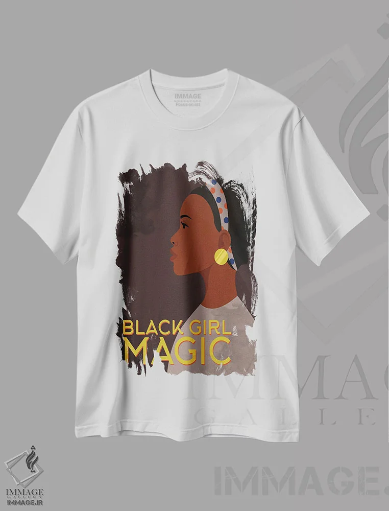 تیشرت سفید طرح دار جادوی دختر سیاه پوست، هنر آمریکایی آفریقایی تبار اثر کیمبرلی آلن | immage.ir