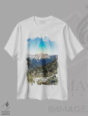 تیشرت سفید طرح دار قله کوه، مدیوم اثر کالی ویلسون | immage.ir