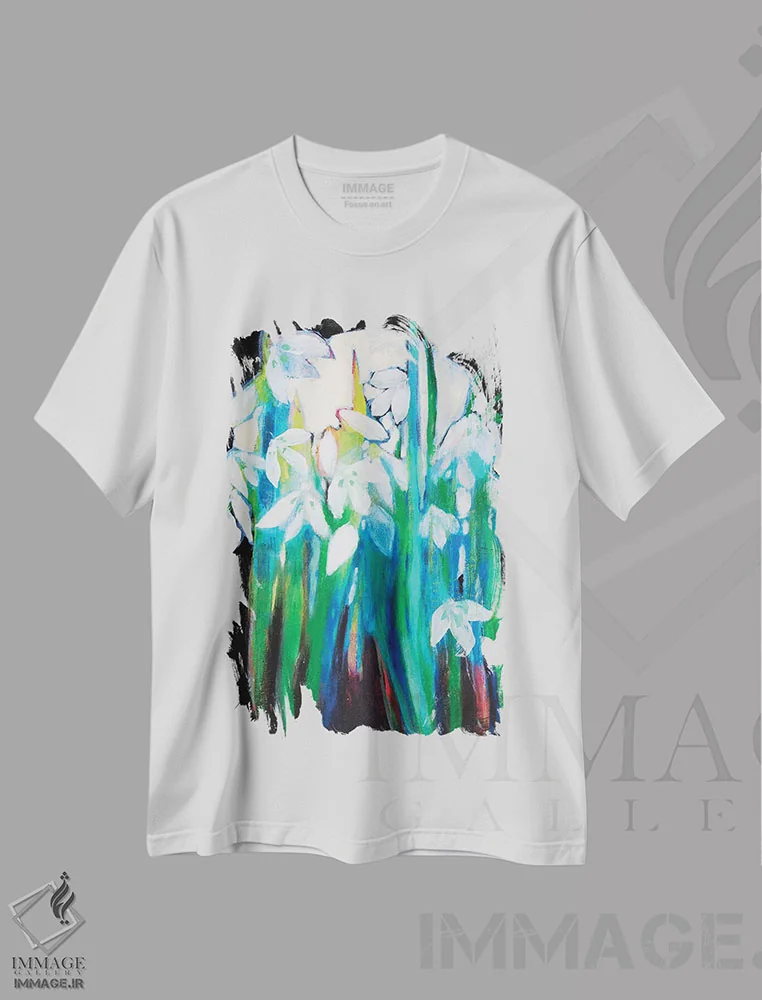 تیشرت سفید طرح دار شکوفه دادن در مهتاب، مدیوم اثر کری مک کیب | فروشگاه ایماژ