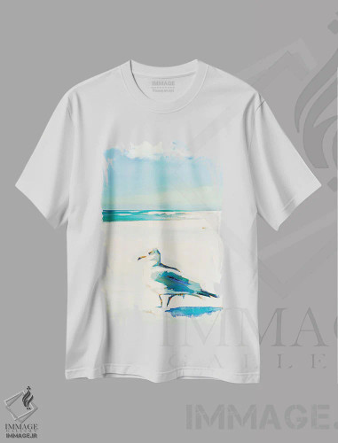 تیشرت سفید طرح دار در کمین، دکور ساحلی اثر کاتلین برادریک | فروشگاه ایماژ