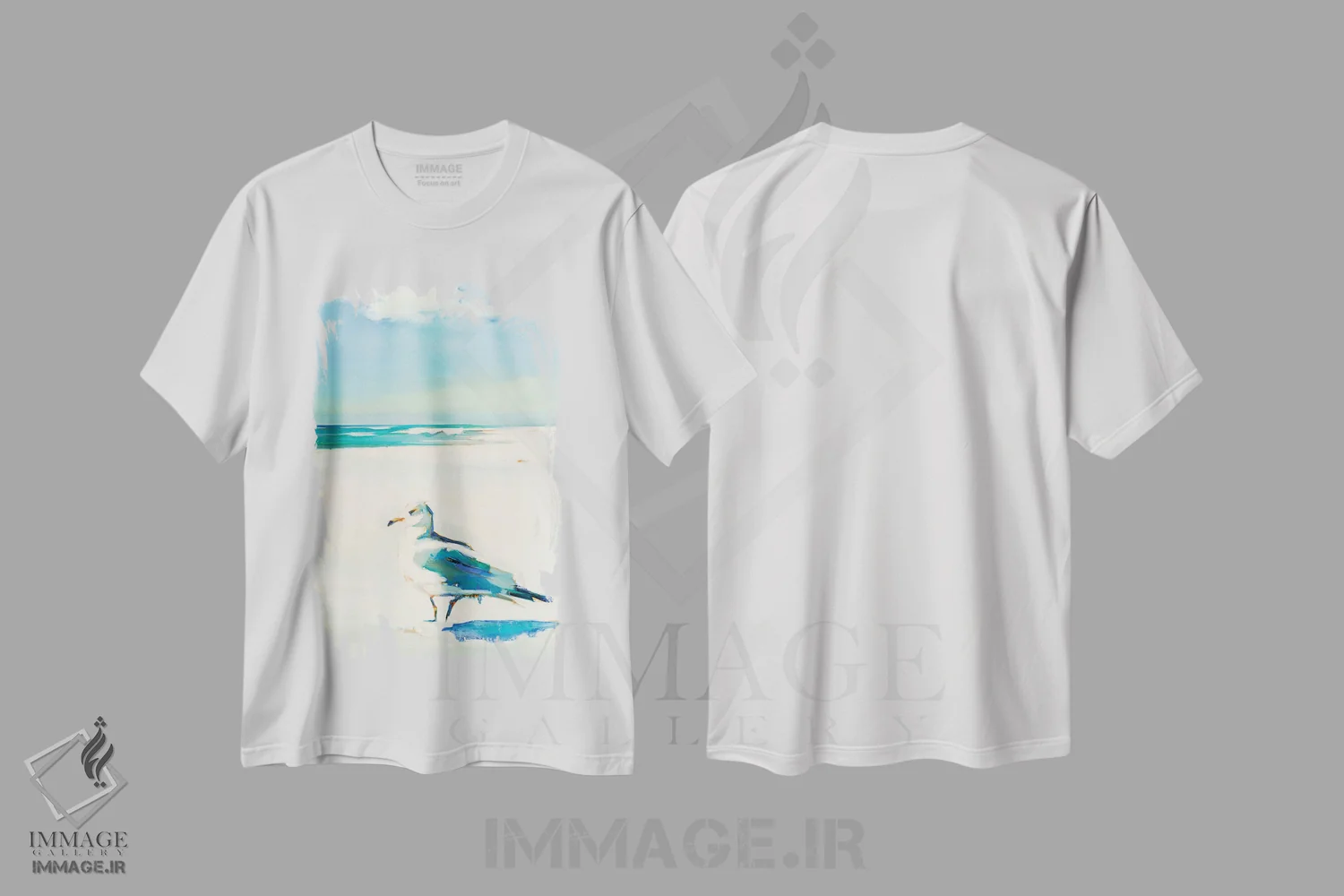تیشرت سفید طرح دار در کمین، دکور ساحلی اثر کاتلین برادریک | فروشگاه ایماژ