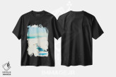 تیشرت مشکی طرح دار در کمین، دکور ساحلی اثر کاتلین برادریک | immage.ir