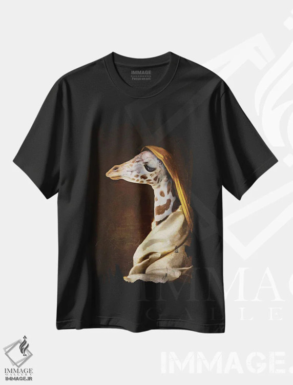 تیشرت مشکی طرح دار پرتره زرافه جوان، هنر دیجیتال اثر کارن بورک | فروشگاه ایماژ