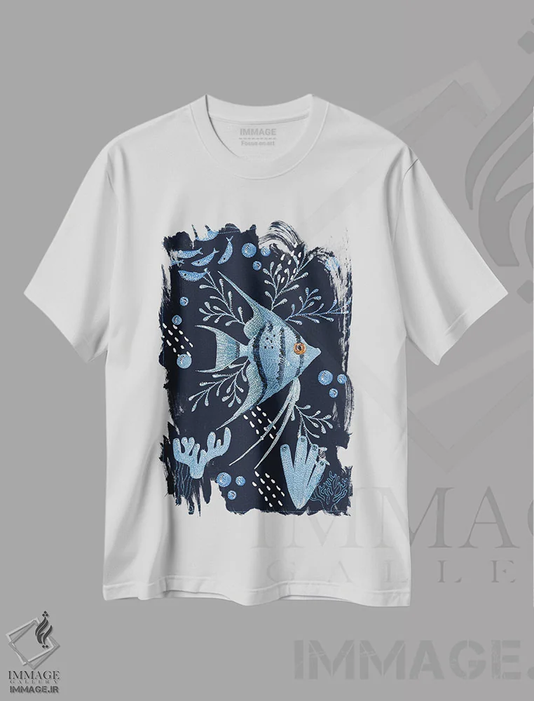 تیشرت سفید طرح دار ماهی فرشته، دکور معاصر اثر کلسی امبلو | immage.ir