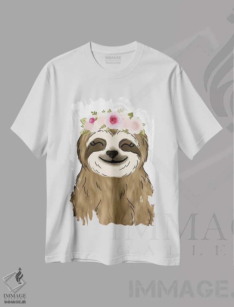 تیشرت سفید طرح دار تنبل با تاج گل، دکور معاصر اثر کیتی برایانت | immage.ir