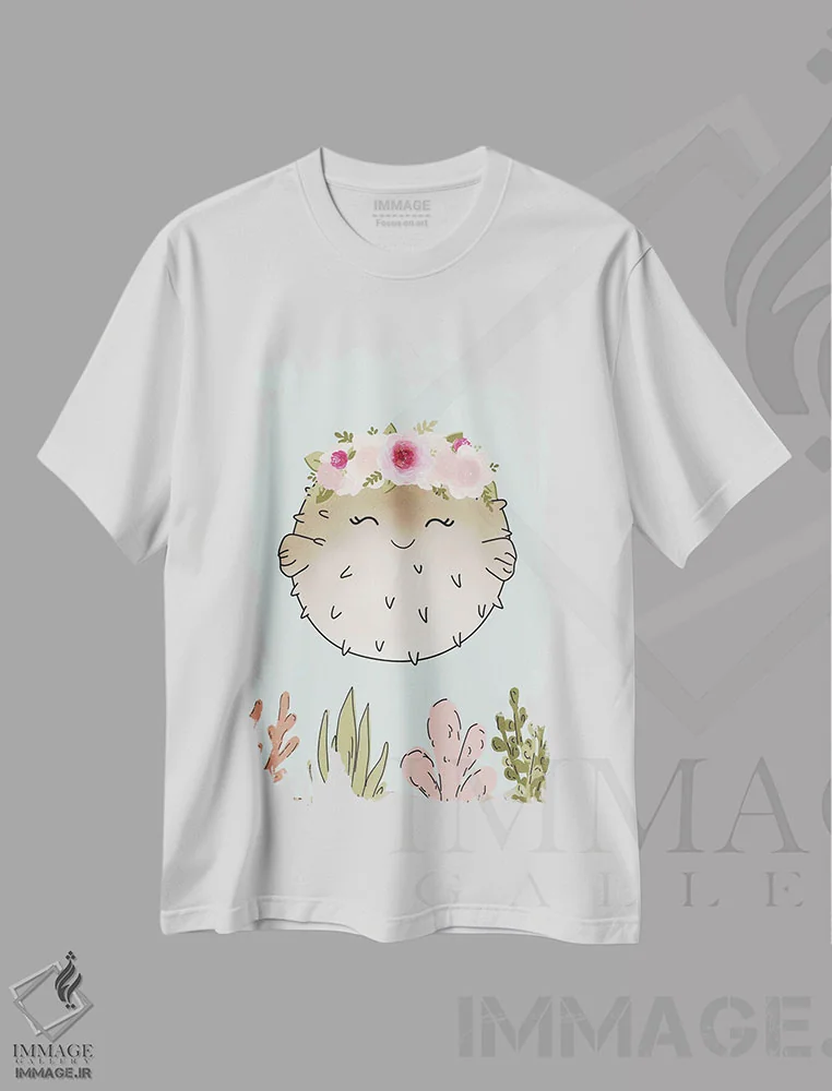 تیشرت سفید طرح دار ماهی بادکنکی با تاج گل، دکور معاصر اثر کیتی برایانت | immage.ir