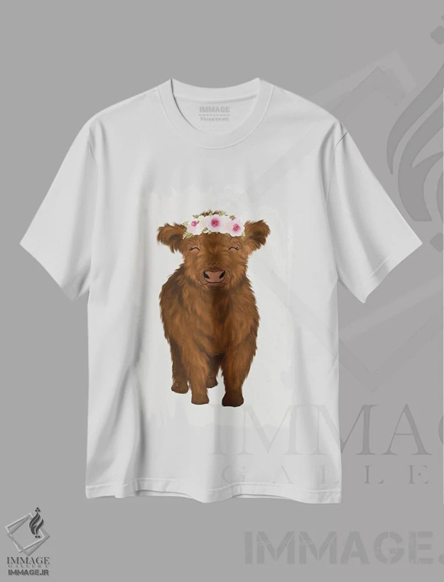 تیشرت سفید طرح دار گوساله هایلند بچه با تاج گل، دکور معاصر اثر کیتی برایانت | فروشگاه ایماژ