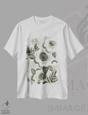 تیشرت سفید طرح دار گل های سبز افسون شده، تزئینی اثر کیتی برایانت | فروشگاه ایماژ