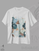 تیشرت سفید طرح دار گل های آبی، تزئینی اثر کیتی برایانت | immage.ir